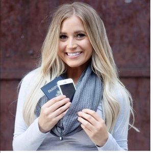 Infinity Scarf w Hidden Pocket SholdIt